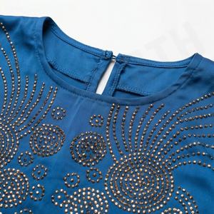 Vêtements musulmans traditionnels sur mesure, robe longue de style kaftan à manches chauve-souris pour femmes, abaya de Dubaï, nouvelle tenue islamique en satin - Product Image 4