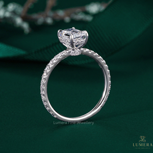 Anillo Solitario de Diamantes de Corte Esmeralda y Redondo, Color E, VVS2, Oro de 9k, 10k, 14k, 18k, Joyería Personalizada, Fabricante Mayorista - Product Image 1