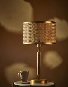 Lampe de table en métal doré de luxe |   Design Européen Écologique |   Ampoule à culot E26 pour usage hôtelier |   Éclairage décoratif moderne - Product Image 2