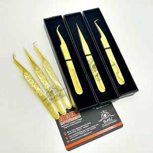 Pince à cils et sourcils à poignée incurvée à 90 degrés personnalisable en acier inoxydable plaqué or avec motif cœur pour une utilisation volumineuse - Product Image 6