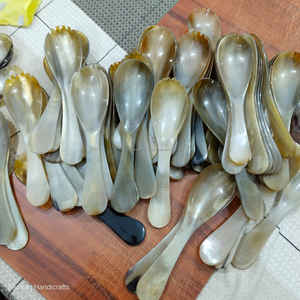 Ensemble de 2 cuillères et fourchettes à salade en corne de bœuf faites à la main, vaisselle naturelle à prix avantageux - Product Image 5