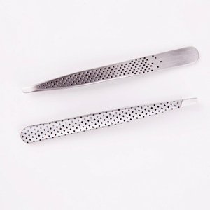 Pinzas para cejas plateadas con punta fina, juego de 2 piezas, pinzas inclinadas de acero inoxidable de alta calidad para depilación facial, herramientas de maquillaje - Product Image 1