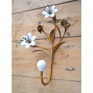 Gancho de Pared Metálico con Detalles Florales, Gancho Decorativo Dorado Resistente para Abrigos y Bolsos, Gancho de Hierro de Estilo Antiguo - Product Image 1