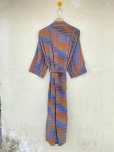 Robe Kimono Bleue Recyclée en Soie 100% Col V avec Cordon de Serrage – Idéale pour la Vie Quotidienne, Cadeau d'Anniversaire Parfait pour Elle, Tenue de Plage Été Automne Printemps - Product Image 6