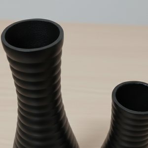 Florero de Metal Negro Mate con Espiral Acanalada, Elegante y Moderno, Hecho a Mano, Centro de Mesa Decorativo para el Hogar, Unidad Individual - Product Image 3