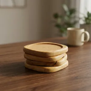Ensemble de quatre sous-verres en bois minimalistes faits à la main pour la table basse de la maison - Product Image 1