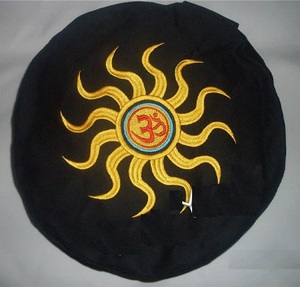 Coussin de méditation GULLSTAR YOGA INDUSTRY avec broderie du symbole Om, en toile de coton, pour la relaxation, usage adulte, respectueux de l'environnement - Product Image 2
