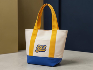 กระเป๋าสัปดาห์สำหรับเดินทางส่วนตัวลายพุดเดิลสุดน่ารักจาก SGRHO Apparel ของขวัญชิ้นสำคัญจากงานมรดกกระเป๋าโท้ทเดินทางสั่งทำเฉพาะบุคคลกระเป๋าของขวัญ - Product Image 3