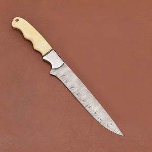 Cuchillo de chef para filetear hecho a mano con acero de Damasco, mango de hueso de camello y funda de cuero. - Product Image 2