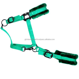 Cabestro de caballo de nailon ligero de diseño personalizado con ojal de relleno de lana herrajes de hierro y zinc disponibles en muchos colores y tamaños - Product Image 1