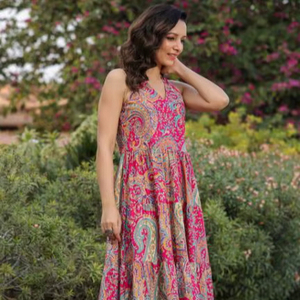 เดรสยาวผู้หญิงคุณภาพสูง ลายดอกไม้ คอวีไขว้ แขนกุด ชุดลำลองฤดูร้อน ราคาสุดคุ้ม - Product Image 1