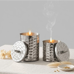 Venta al por Mayor de Frascos de Metal Plateado Martillado de Lujo para Velas con Tapas, Recipientes Decorativos de Acero Inoxidable Hechos a Mano para Velas Aromáticas - Product Image 1
