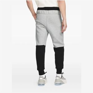 Pantalones deportivos con paneles de tejido Tech Fleece - Product Image 2