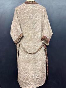 Robe kimono en crêpe de soie de luxe pour femmes, faite à la main |   Écharpe en soie Sari à taille haute élastique avec motif floral |   Logo avant |   Vintage - Product Image 5