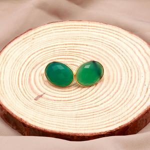 Boucles d'oreilles ovales facettées en onyx vert faites à la main, serties de vermeil doré, pour mariage, anniversaire ou cadeau - Product Image 2