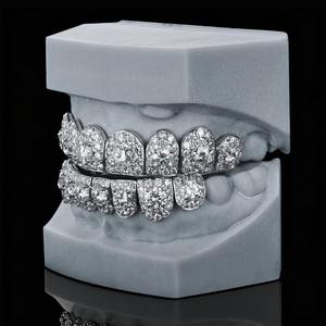 Grillz de luxe en moissanite, taille brillant rond, sertissage clos, ensemble haut et bas, unisexe, en argent sterling plaqué or 18 carats, bijoux de corps - Product Image 4