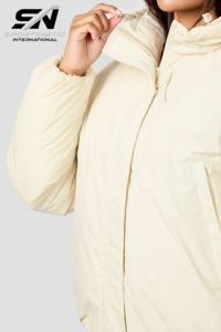 Veste d'hiver rembourrée personnalisée pour femmes, de haute qualité, décontractée, ultra-chaude, respirante, enduite, durable, imperméable, à capuche, pour l'extérieur - Product Image 6