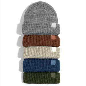 Gorros de Punto Unisex Hechos a Medida, Cálidos para Invierno, Suaves y Gruesos, para Deportes al Aire Libre, de Tela Común de Alta Calidad con Logotipo y Diseño Personalizados - Product Image 4