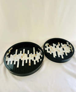 Bandeja de Almacenamiento Hecha a Mano con Mosaico de Madreperla, Organizador de Decoración para el Hogar de Yute y Ratán - Product Image 1