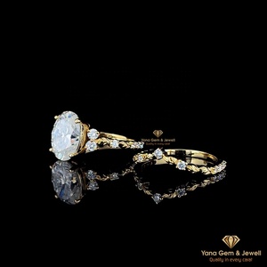 Anillo de Compromiso con Diseño de Hoja Ovalada de 2.50 Quilates, Diamante CVD Cultivado en Laboratorio, Color F, Claridad VVS2, Certificado IGI, Oro Amarillo Sólido de 14K - Product Image 2