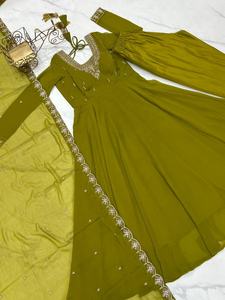 ชุดสلوار คามีซ แบบดั้งเดิมของอินเดีย ผ้าชินนอน ประดับเลื่อม ปักลาย ดีไซน์เนอร์ แต่งขอบลูกไม้ ผ้าคลุมศีรษะ ผ้าฟ็อกซ์เนื้อนุ่ม - Product Image 4