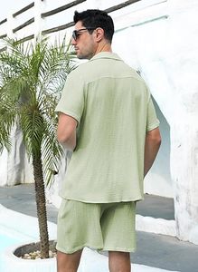 Ensemble 2 pièces personnalisé pour homme : chemise boutonnée en maille gaufrée et short, tenue d'été décontractée en tissu avec poches - Product Image 4