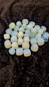 โอปอลไลท์ คริสตัลหินขัดเงาเพื่อความสุข การสื่อสาร และความสงบภายใน - Product Image 4