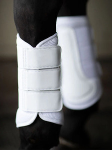Botas Protectoras para Caballos de Goma Esponjosa Blanca con Malla Transpirable y Tiras de Triple Gancho y Bucle, Ligeras para Exteriores - Product Image 1