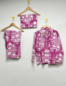 Ensemble de pyjama en coton écologique Sanganeri imprimé 3 pièces, chemise à boutons rayée florale rose, pantalon assorti, printemps, été, automne - Product Image 1