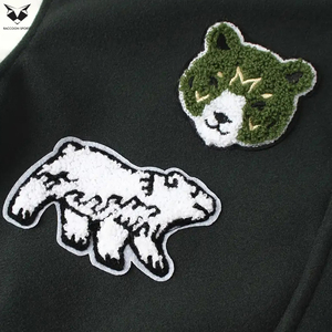 Chaqueta Varsity Casual Holgada con Letras Verdes y Blancas, Diseño de Oso Polar, para Primavera y Otoño, Estilo Universitario de Béisbol - Product Image 3
