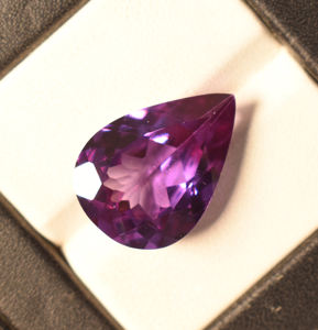 Gema de Alexandrita Pera Impecable: Piedra Suelta de 16.15 ct con Cambio de Color, 20x14 mm - Product Image 4