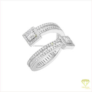 Bague de luxe en argent sterling 925 avec moissanite et diamant, motif visage, ornée d'accents de pierres étincelantes, bijou audacieux et remarquable - Product Image 3