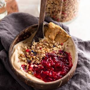 Bols et cuillères en coque de noix de coco du Vietnam - Écologiques, naturels, durables, classiques, ronds, cadeaux d'affaires, vaisselle pour riz, nouilles, soupe - Product Image 5