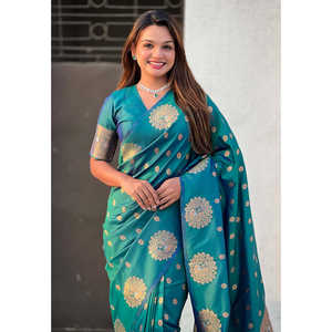 Sari de Noche de Seda Suave Verde Elite Weaves con Doble Tejido Zari y Borde de Pavo Real - Product Image 3