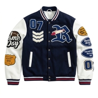 Fabricant OEM sur mesure de vestes universitaires de haute qualité en laine avec broderie de patchs en chenille, motifs camouflage, argyle, paisley et stand.