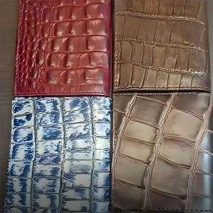 กระเป๋าสตางค์หนังแท้ลายสัตว์พรีเมียมสำหรับผู้ชาย สีฟ้าอ่อนขาว  แบบพับสองตอน  บางเฉียบ  ใส่บัตรและเงินสดได้ - Product Image 3