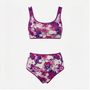 Ensemble de yoga 2 pièces imprimé papillon bleu avec finition dorée, body à col en V profond et jupe portefeuille longueur genou - Product Image 1