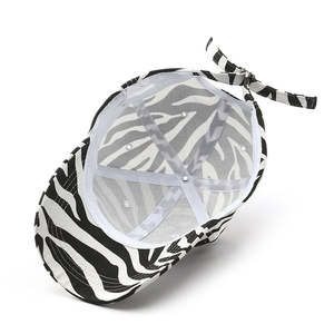 Casquette de baseball 5 panneaux en coton à imprimé animal personnalisable, motif zèbre et tigre, sangle réglable, visière incurvée, logo personnalisé - Product Image 6