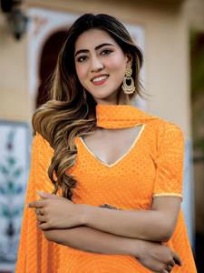 Élégant ensemble Lehenga Choli en Georgette douce avec Dupatta, imprimé Leheriya, bordure en dentelle Zari riche, style Bollywood, longueur ras du sol, pour tenue de soirée - Product Image 5