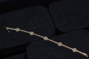 Unique Design Sparkling Moissanite Tennis Bracelet for Women for Birthday Anniversary Valentine and Wedding Gift For Sale - Product Image 2