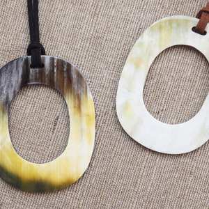 Pendentif en corne, nouvel article de bijouterie, fait main, buffle, écologique, accessoires pour femmes - Product Image 1