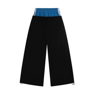 Pantalon de jogging décontracté léger pour homme avec double ceinture et bandes latérales, coupe large – Teinture foncée pour un style urbain - Product Image 2