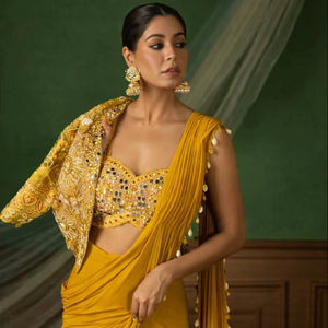 Sari tradicional de invierno color mostaza, listo para usar, con blusa con trabajo de espejos, capa bordada y lehenga de diseñador indo-occidental para boda, 2026 - Product Image 1