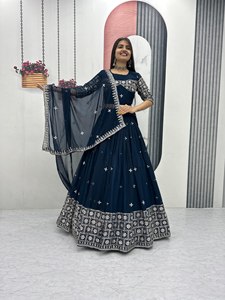 Conjunto de Lehenga Choli y Dupatta Azul Oscuro Bordado con Lentejuelas y Hilos, Traje Indio para Bodas y Fiestas para Mujer - Product Image 4