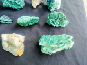อะโพฟิลไลต์ธรรมชาติสวยงาม พร้อมแร่สติลบิท ตัวอย่างแร่ดิบ คอลเลกชันหิน AK Minerals ของตกแต่งบ้าน - Product Image 4