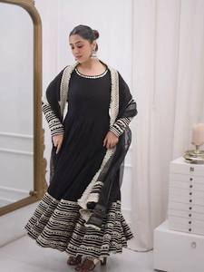 Vestido indio de punto de poliéster y rayón con bordado de lentejuelas, traje de manga larga con pantalón y dupatta. - Product Image 2