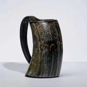 Mug en corne de buffle naturelle artisanal, style Viking, poli, rustique, pour bière et café, cadeau - Product Image 1