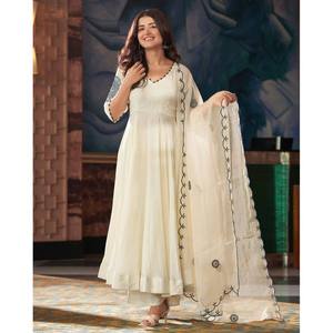 Ensemble de costume de soirée brodé pour femmes avec un vrai miroir pour un look élégant - Product Image 1