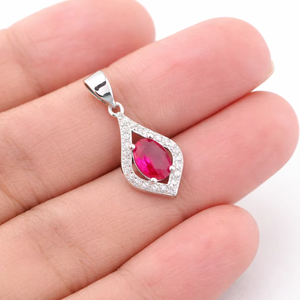 Colgante de plata de ley 925 con halo de rubí, delicado y minimalista, para ella. - Product Image 1