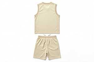 Ensemble uniforme de basketball pour homme en maille respirante beige, maillot sans manches à col en V et short - Product Image 3